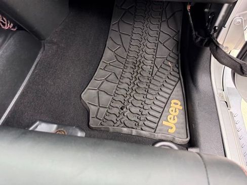 Used 2012 Jeep Wrangler Unlimited Sahara AWD/4WD image 99