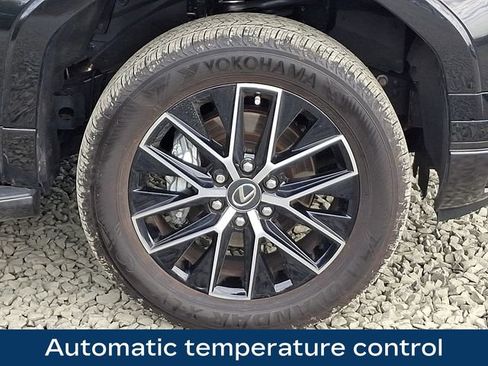 Used 2025 Lexus GX 550 w/ Accessory Package (2T) image 9