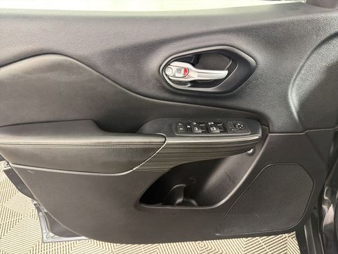 Used 2016 Jeep Cherokee Limited image 13