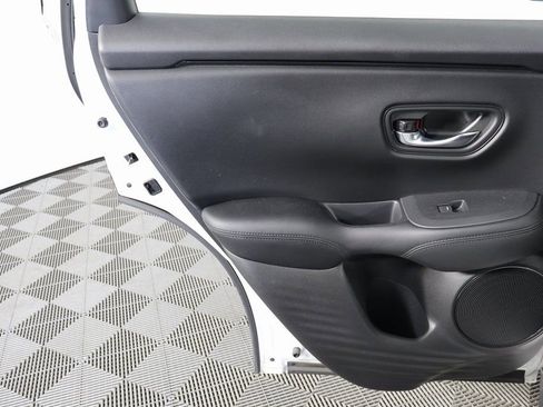 Used 2023 Honda HR-V LX image 11