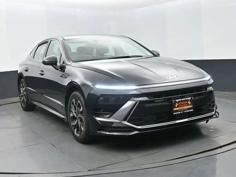 Used 2024 Hyundai Sonata SEL FWD image 2