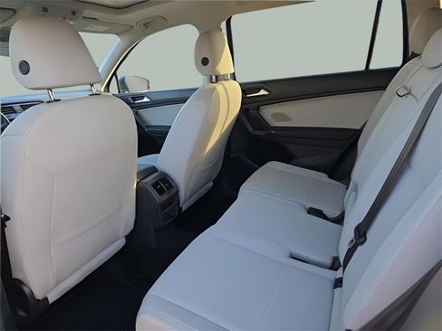 Used 2020 Volkswagen Tiguan SEL image 19