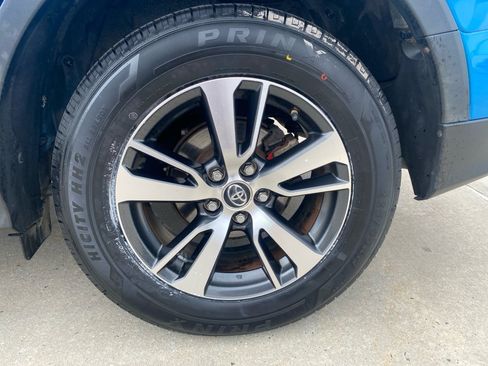 Used 2018 Toyota RAV4 XLE AWD/4WD image 26