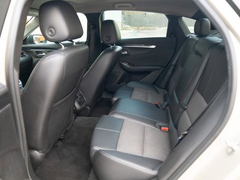 Used 2015 Chevrolet Impala LT w/ Convenience Package image 24