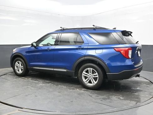 Used 2022 Ford Explorer XLT w/ Equipment Group 202A AWD/4WD image 4
