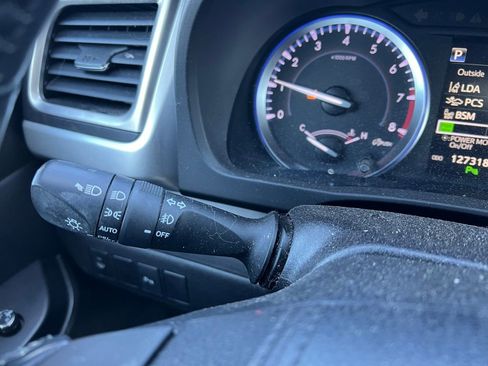 Used 2017 Toyota Highlander Limited image 12