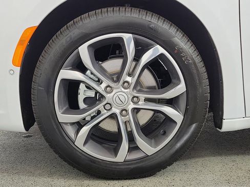 New 2026 Chrysler Pacifica Pinnacle image 8