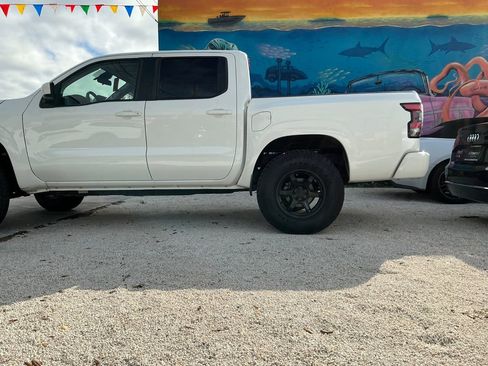 Used 2022 Nissan Frontier SV image 6