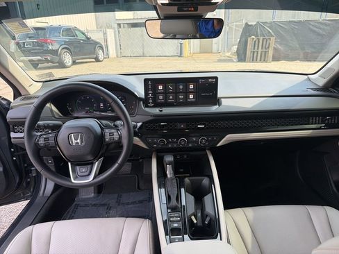 Used 2025 Honda Accord Touring image 19