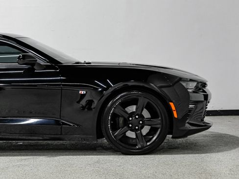 Used 2016 Chevrolet Camaro SS RWD image 12