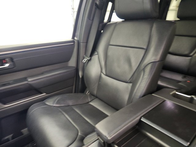 Used 2025 Toyota Sequoia Platinum AWD/4WD image 18