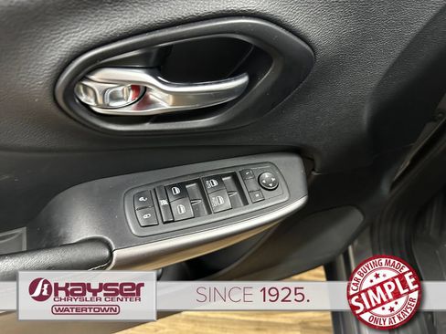 Used 2021 Jeep Cherokee Latitude Lux AWD/4WD image 10