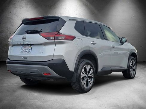 Used 2023 Nissan Rogue SV image 3