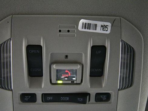Used 2023 Toyota Highlander XLE AWD/4WD image 18