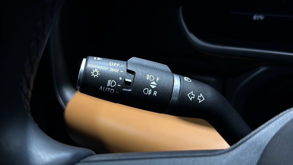 Used 2024 Land Rover Defender 110 X-Dynamic SE AWD/4WD image 40