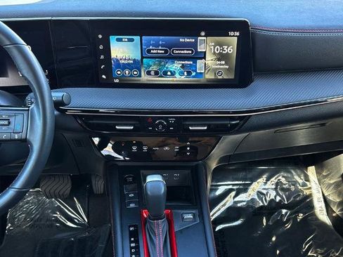 Certified 2025 Nissan Kicks SR FWD image 17