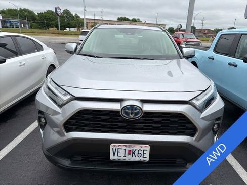 Used 2023 Toyota RAV4 XLE Premium AWD/4WD image 2