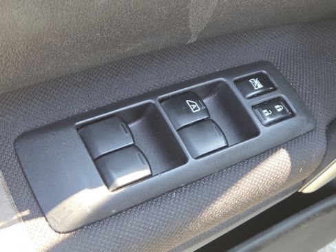 Used 2011 Nissan Rogue S AWD/4WD image 23