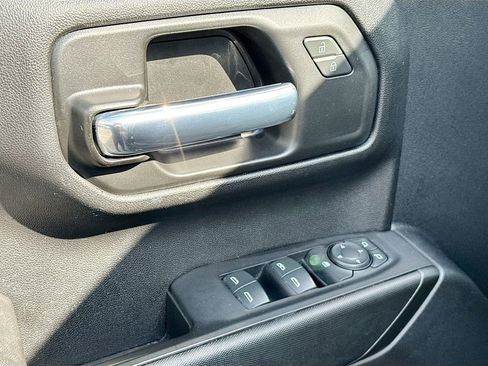 Used 2023 Chevrolet Silverado 1500 Custom image 17