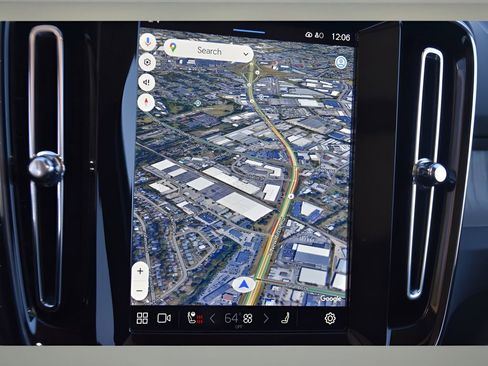 Certified 2025 Volvo XC40 B5 Plus w/ Protection Package Premier image 19