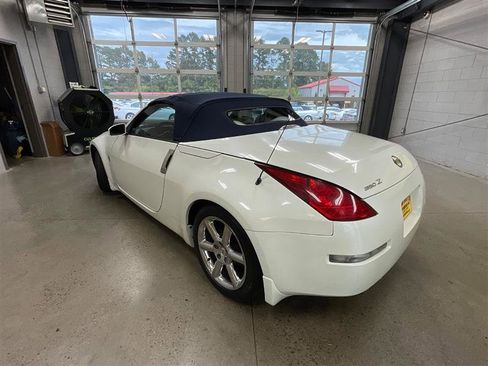 Used 2004 Nissan 350Z Touring RWD image 26