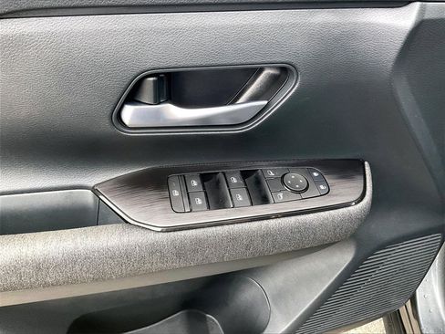 Used 2025 Nissan Kicks SV image 33