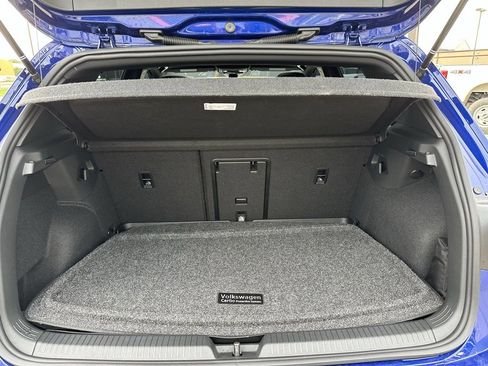 Used 2024 Volkswagen Golf R image 9