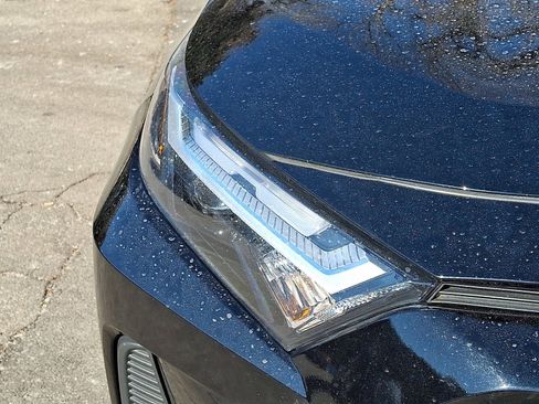 Used 2024 Toyota RAV4 XLE AWD/4WD image 9