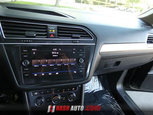 Used 2018 Volkswagen Tiguan SE w/ Panoramic Sunroof Package AWD/4WD image 53