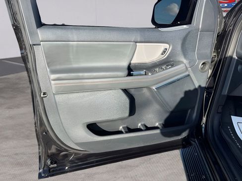 Used 2025 Ford Expedition Active AWD/4WD image 9