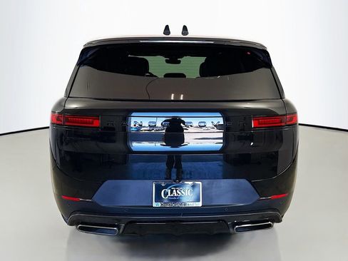 Used 2025 Land Rover Range Rover Sport SE image 6