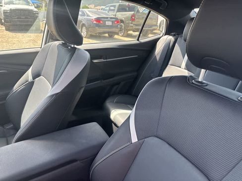 Used 2025 Toyota Camry SE image 10