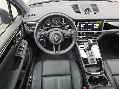 Certified 2025 Porsche Macan image 15