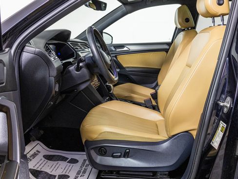 Used 2022 Volkswagen Tiguan SE w/ Panoramic Sunroof Package AWD/4WD image 25