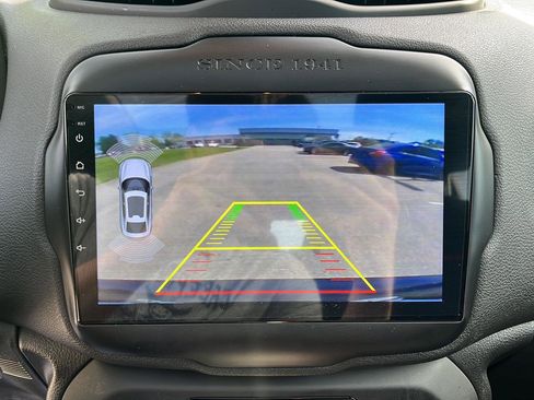 Used 2019 Jeep Renegade Trailhawk AWD/4WD image 18