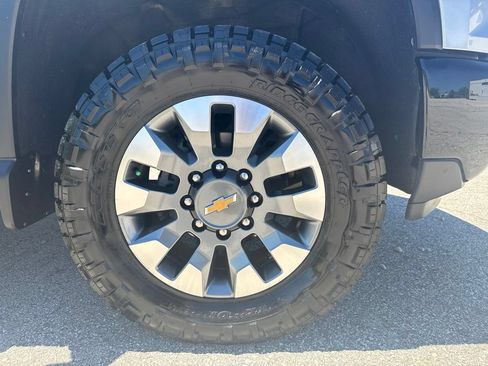 Used 2024 Chevrolet Silverado 2500 Custom w/ Custom Convenience Package AWD/4WD image 12