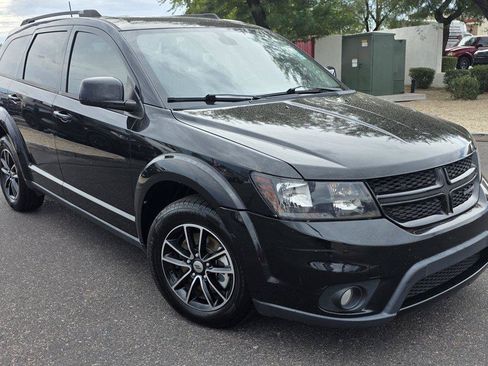 Used 2018 Dodge Journey SXT w/ Connectivity Group FWD image 3