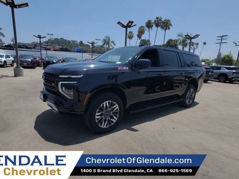 Used 2025 Chevrolet Suburban Z71 AWD/4WD image 4