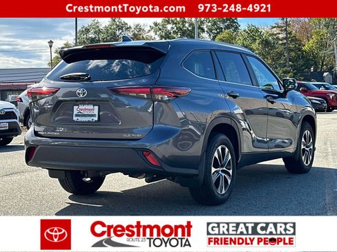 Certified 2025 Toyota Highlander XLE image 3