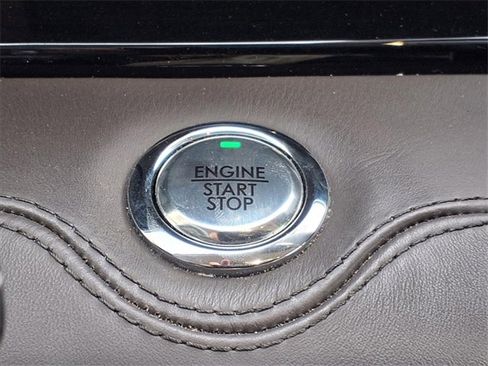 Used 2020 Lincoln Navigator Black Label w/ Cargo Convenience Package image 21