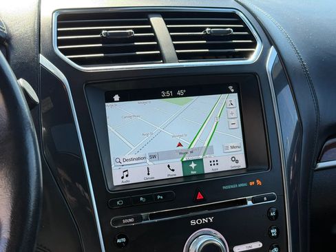 Used 2017 Ford Explorer Platinum image 31