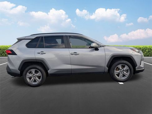 Used 2024 Toyota RAV4 XLE AWD/4WD image 3
