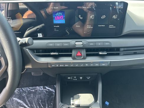 New 2025 Kia K4 LXS image 19