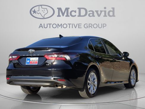 Used 2021 Toyota Camry LE FWD image 6