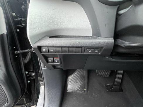 Certified 2026 Toyota Sienna XLE FWD image 27