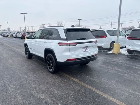 New 2025 Jeep Grand Cherokee Altitude image 3