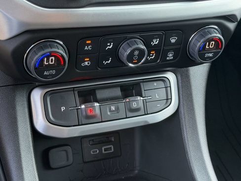 Used 2023 GMC Acadia SLT w/ Elevation Edition FWD image 19