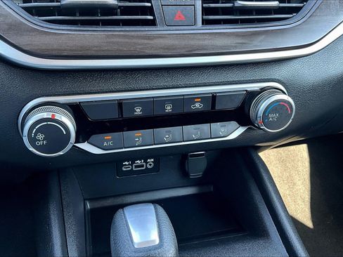 Used 2025 Nissan Altima 2.5 SV FWD image 16