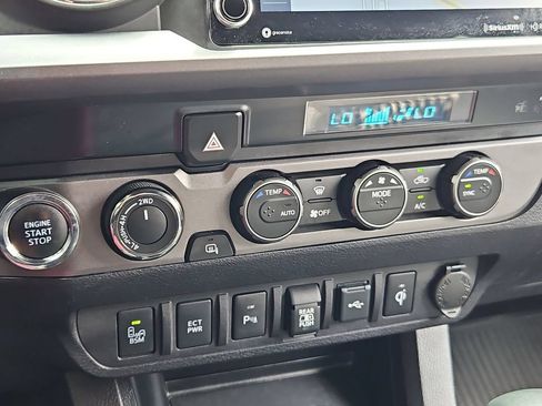 Used 2021 Toyota Tacoma TRD Off-Road w/ Technology Package AWD/4WD image 25