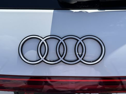 Certified 2025 Audi Q5 Premium w/ Convenience Package AWD/4WD image 21